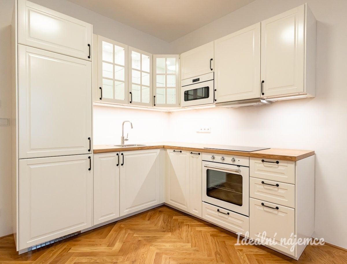 Pronájem byt 1+kk - Sudoměřská, Praha, 33 m²