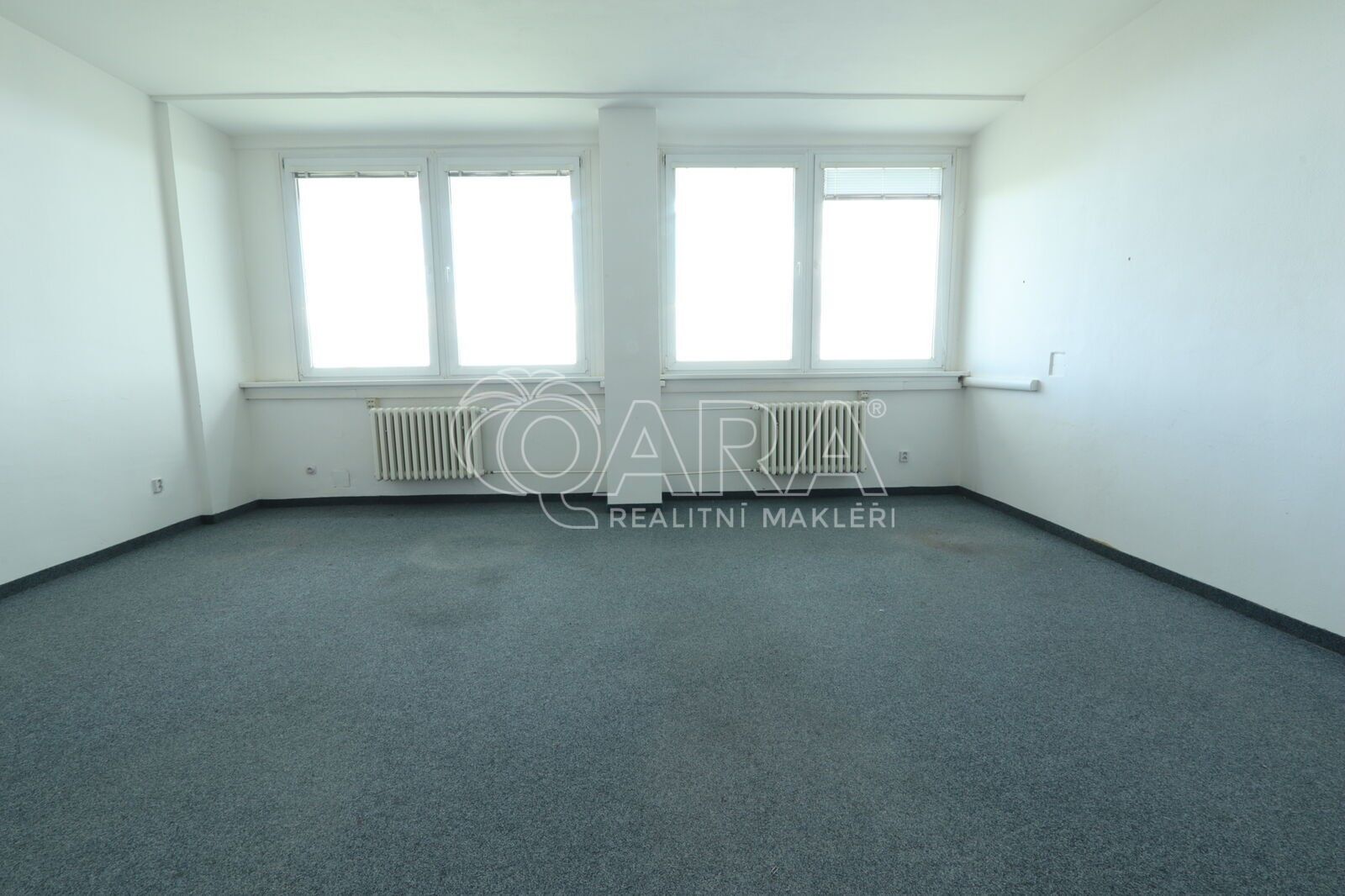 Pronájem kancelář - Roztylská, Praha, 35 m²