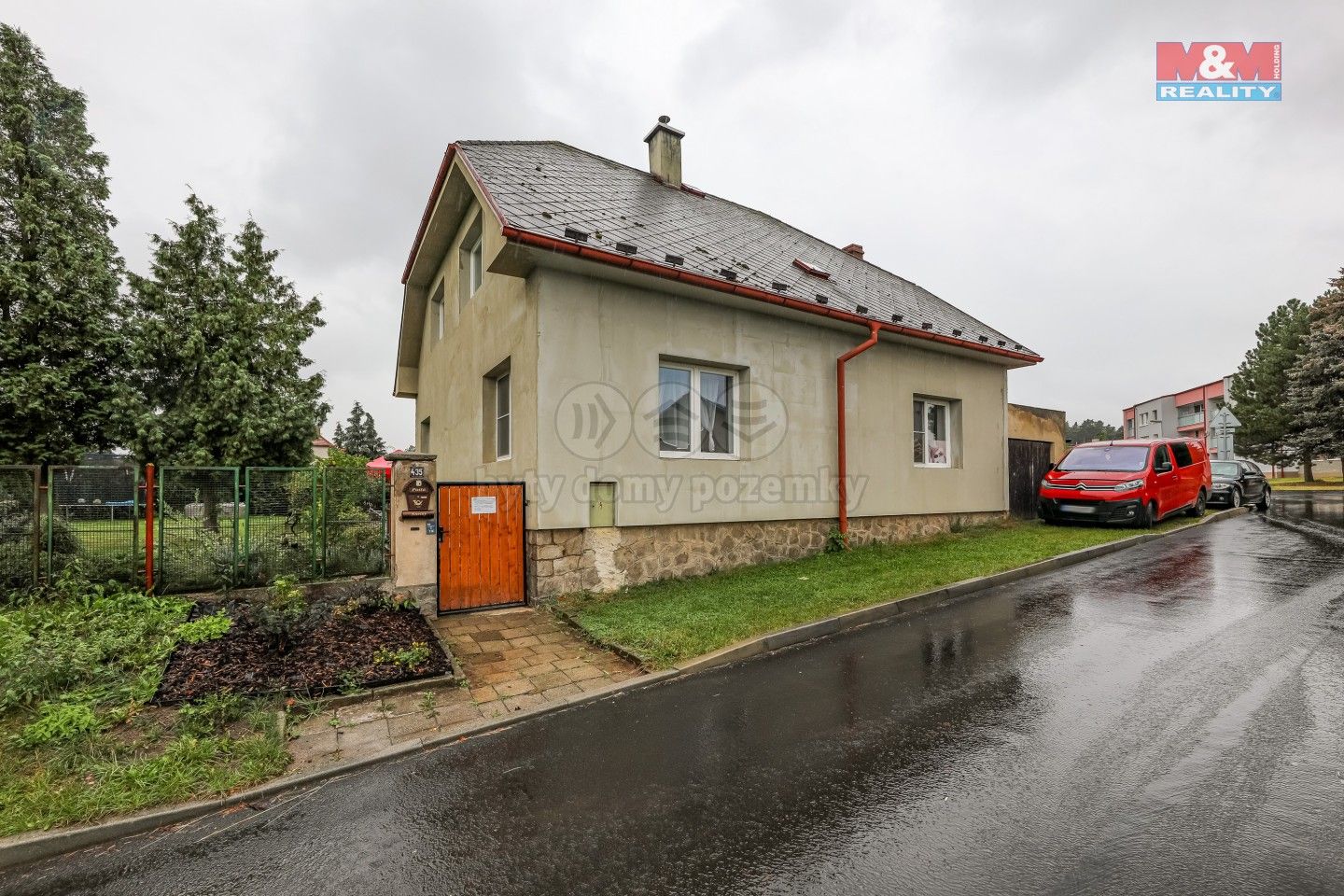 Prodej rodinný dům - Karlovarská, Vroutek, 240 m²