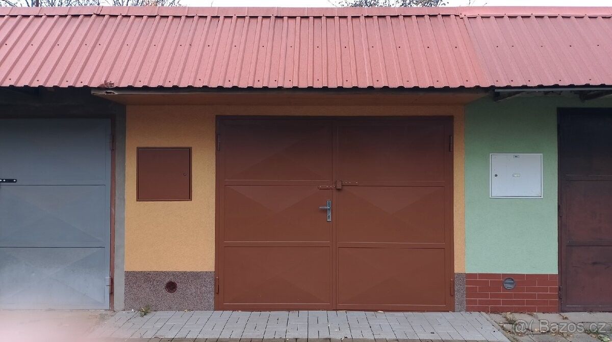 Garáže, Ždánice, 696 32