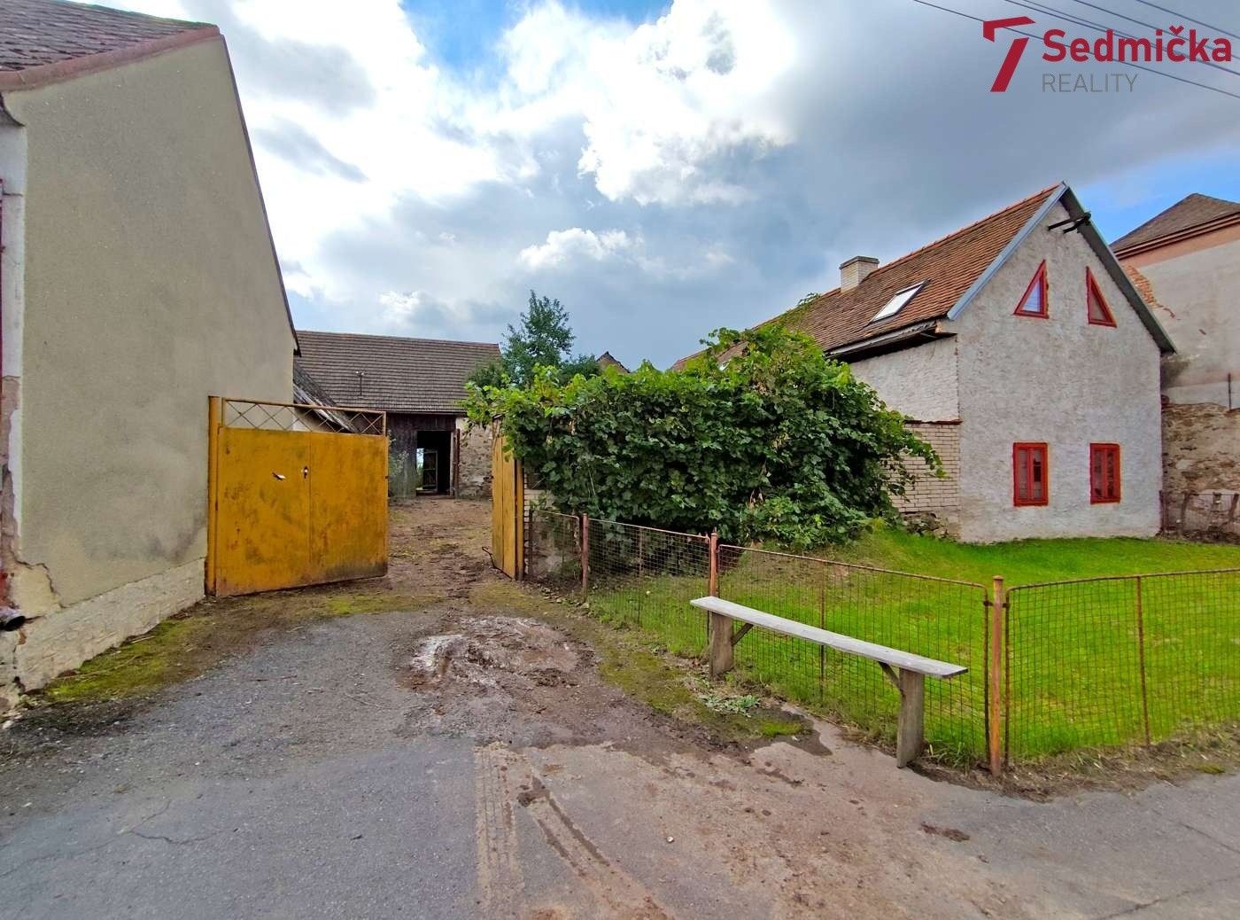 Prodej rodinný dům - Červený Hrádek, 175 m²