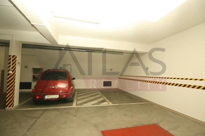 Pronájem garáž - Štěpánská, Praha, 15 m²