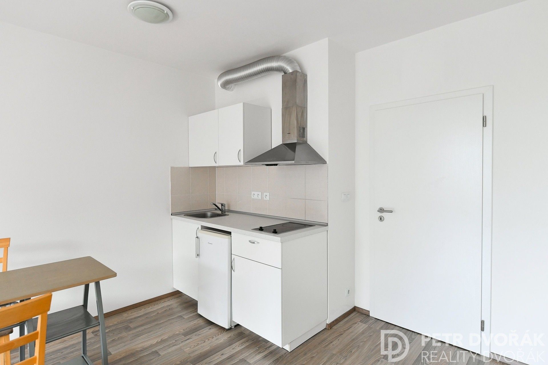 Prodej byt 1+kk - Hlučkova, Praha, 34 m²