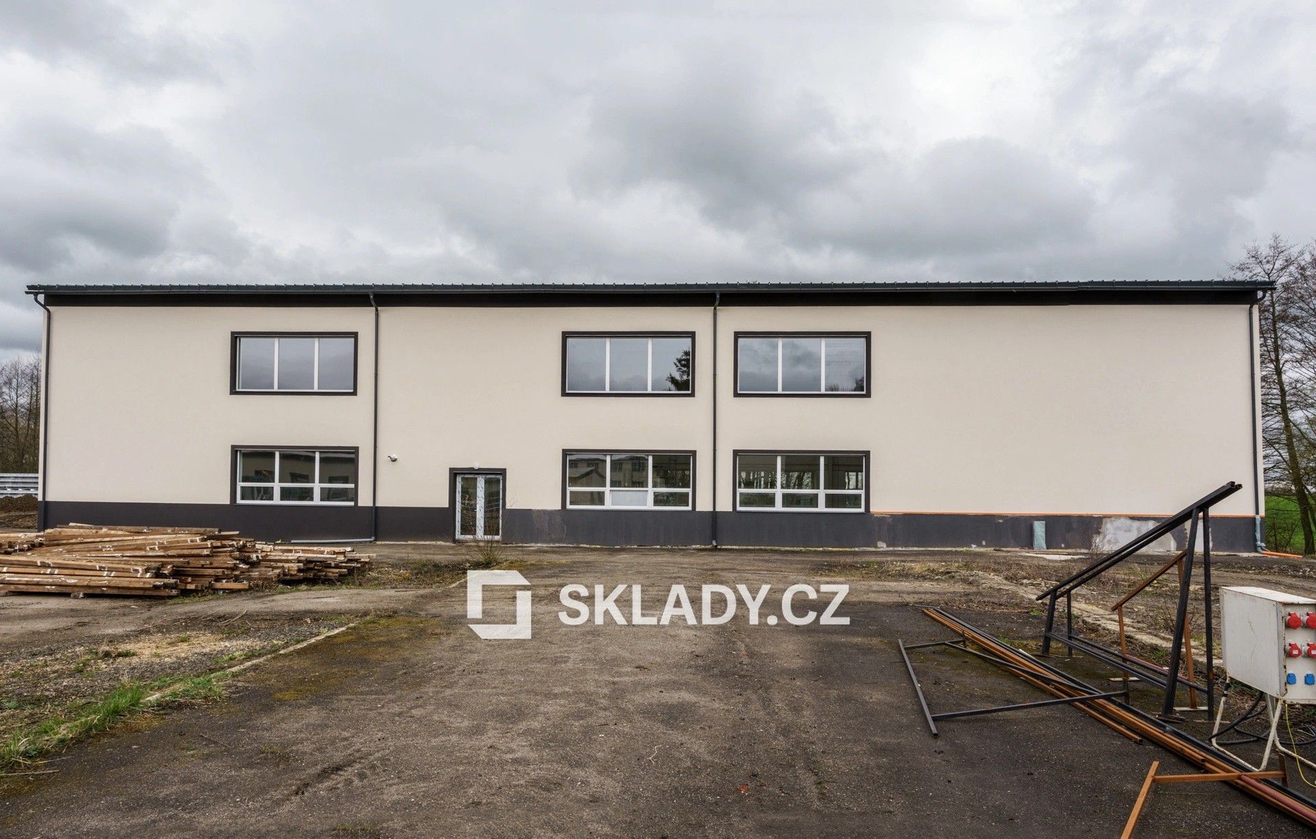 Sklady, Ostrov, 583 m²