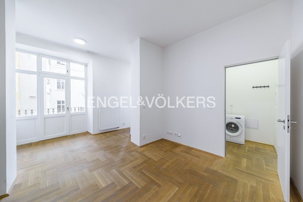 1+kk, Vyšehradská, Praha, 33 m²