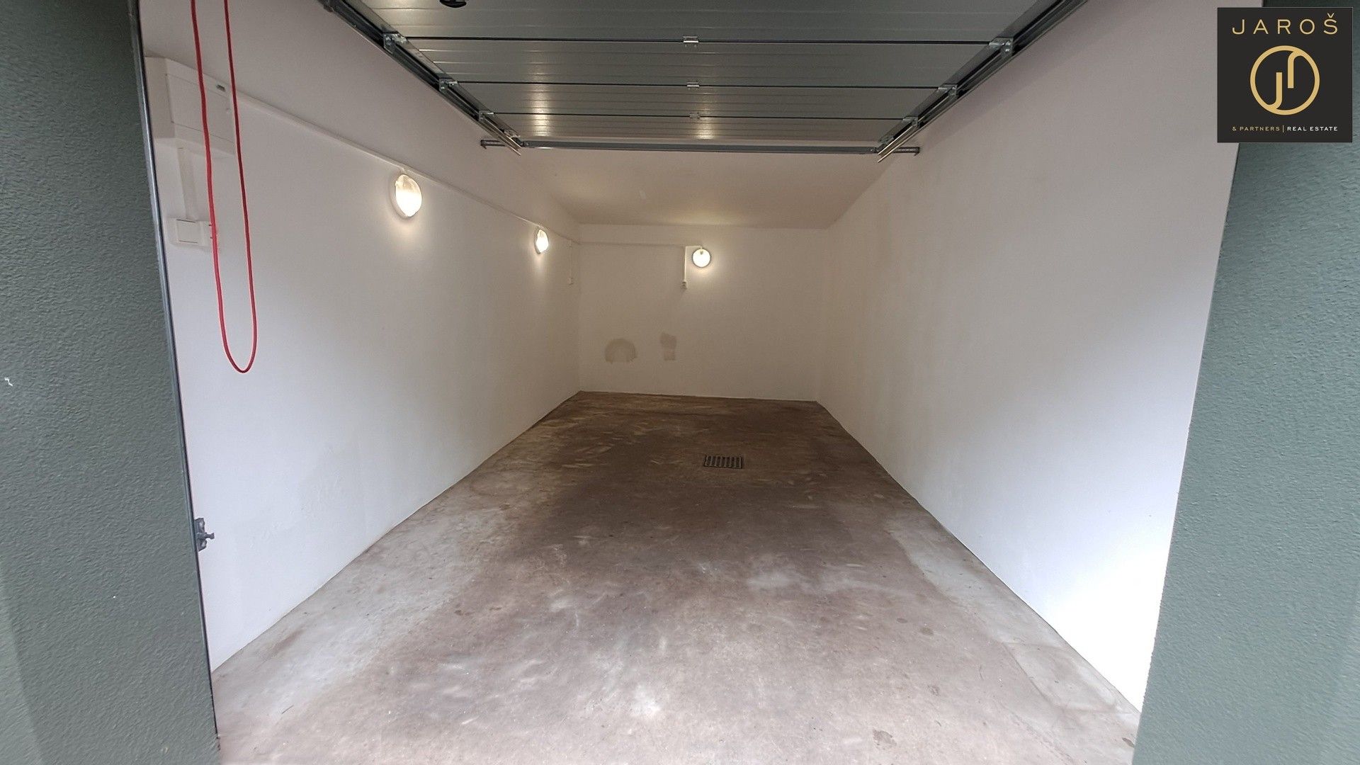 Garáže, U Spořitelny, Karlovy Vary, 25 m²