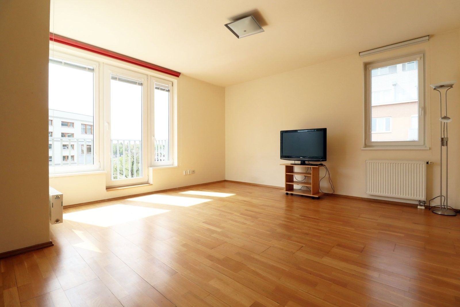 Pronájem byt 2+kk - Janýrova, Praha, 57 m²