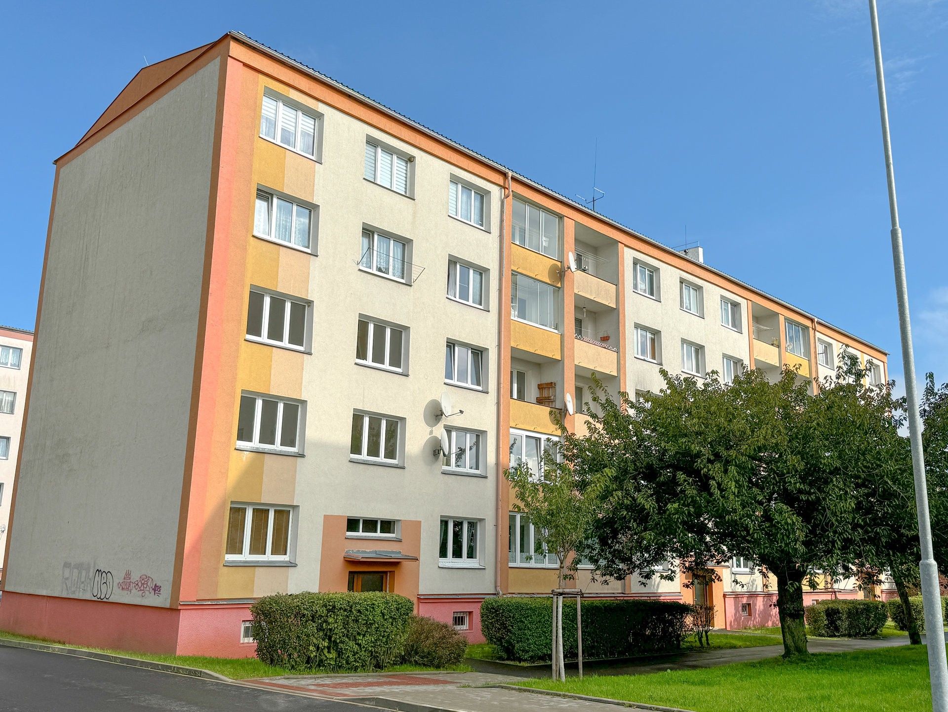 Prodej byt 2+1 - V Zahradách, Cheb, 56 m²