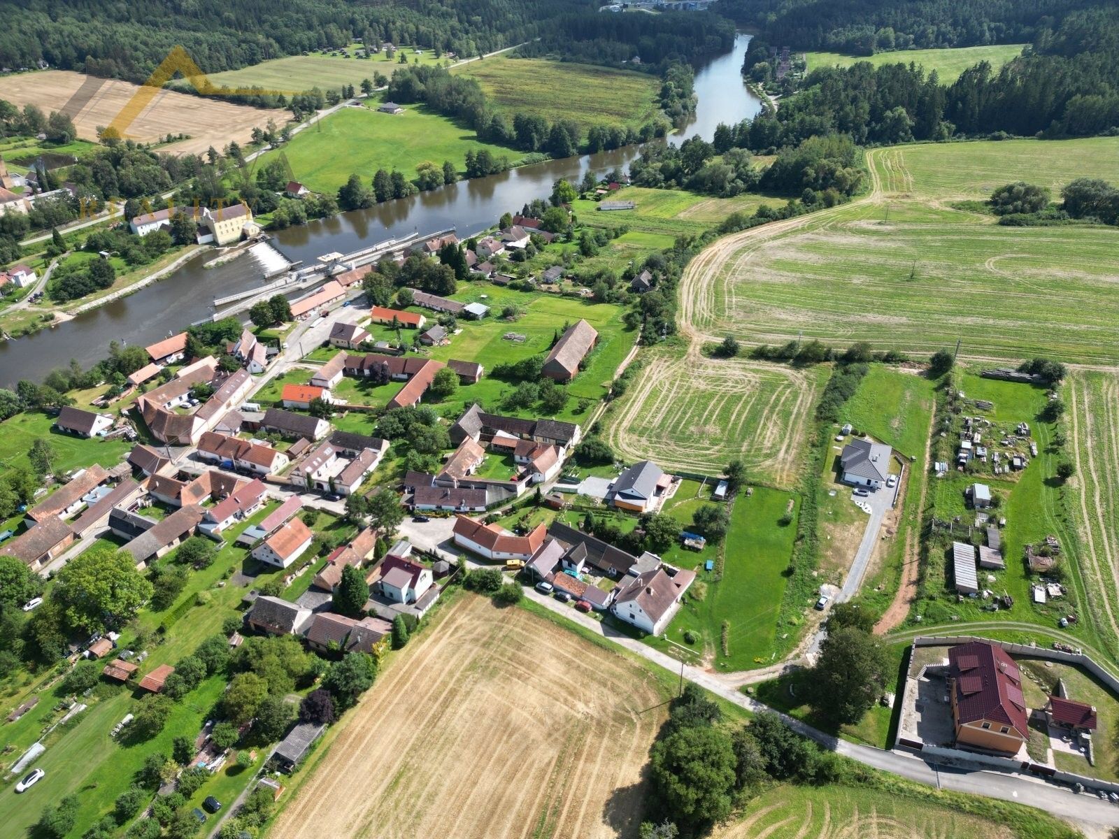 Pozemky pro bydlení, Hněvkovice na levém břehu Vltavy, Týn nad Vltavou, 1 869 m²