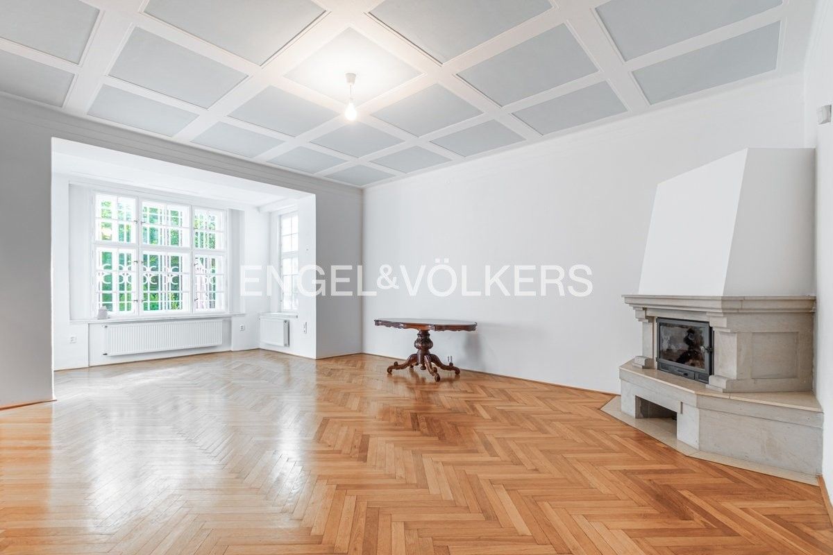 Ostatní, Na baště sv. Tomáše, Praha, 328 m²