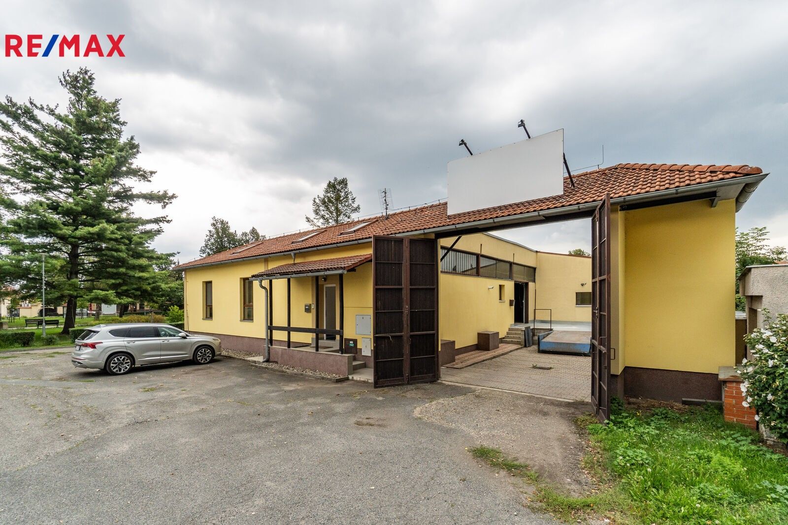 Sklady, Hlavní, Lázně Toušeň, 786 m²