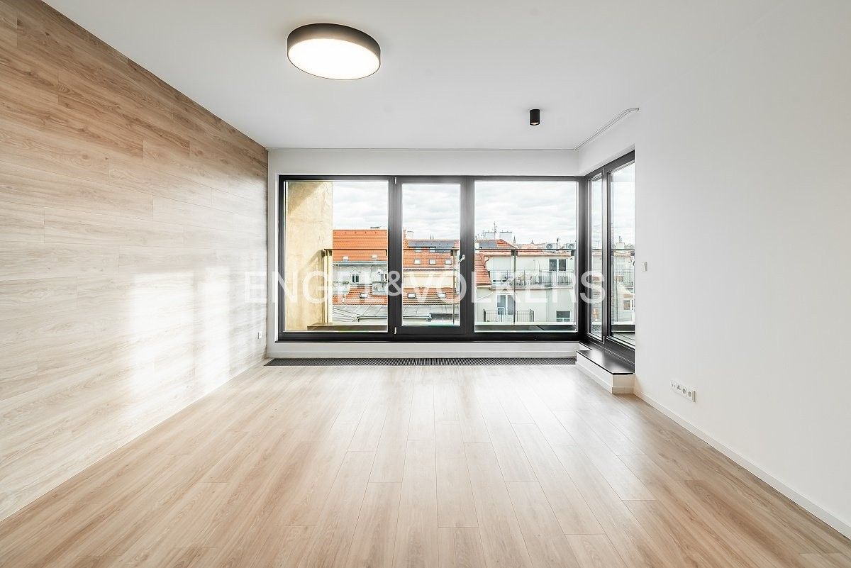 3+kk, Staropramenná, Praha, 82 m²