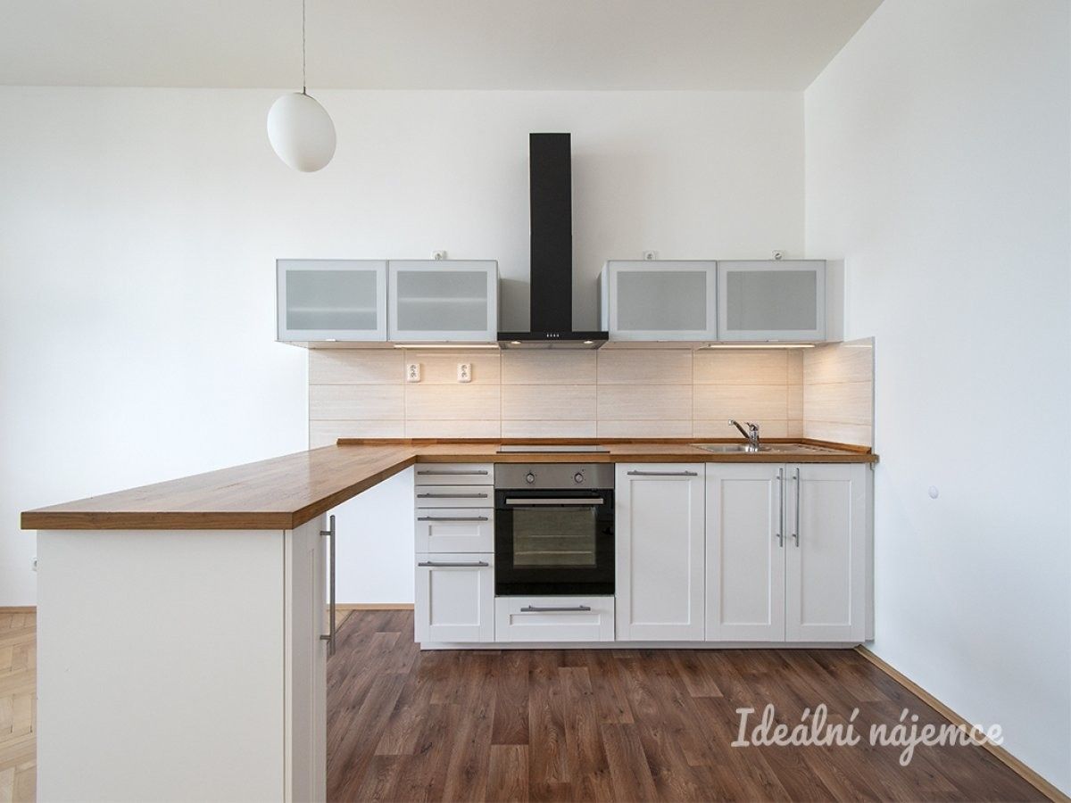 2+kk, náměstí Jiřího z Lobkovic, Praha, 47 m²