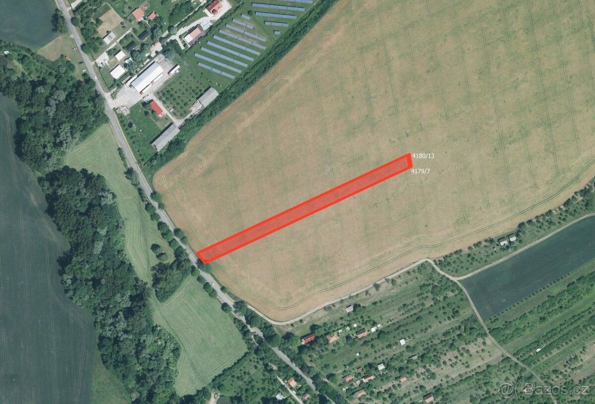 Pozemky pro bydlení, Hluk, 687 25