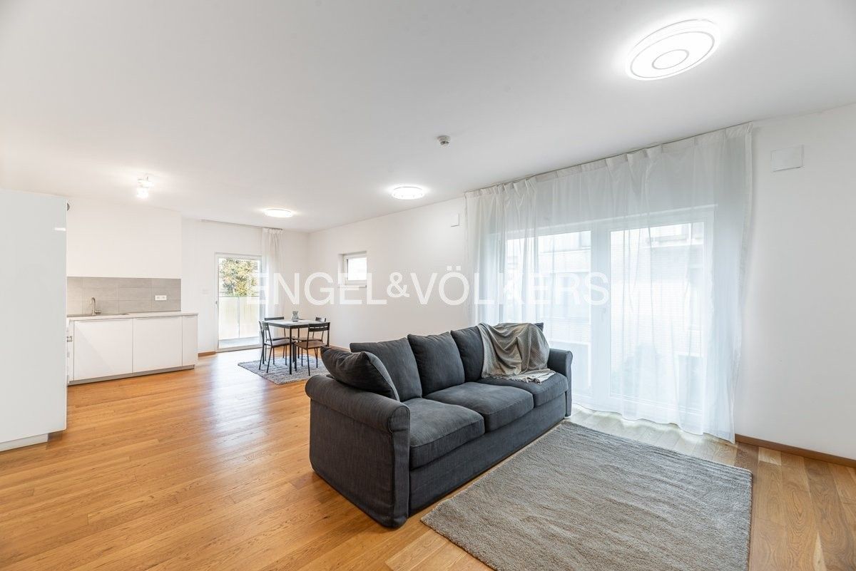 2+kk, Kobrova, Praha, 75 m²