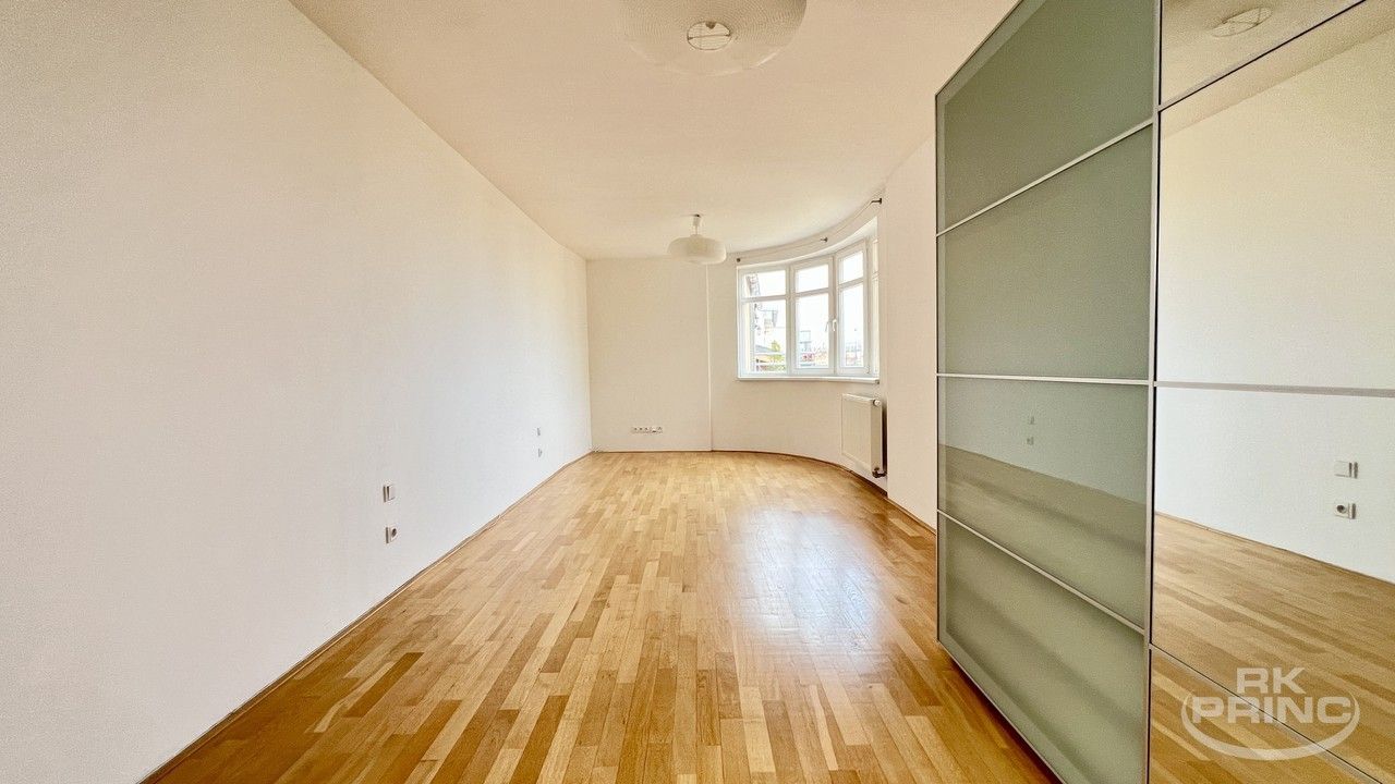 2+kk, Boleslavská, Praha, 72 m²