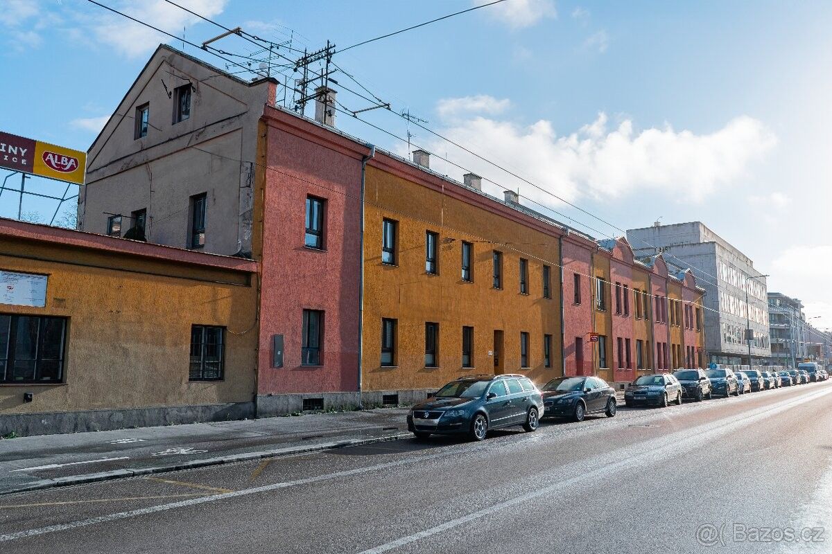 Sklady, Pardubice, 530 02