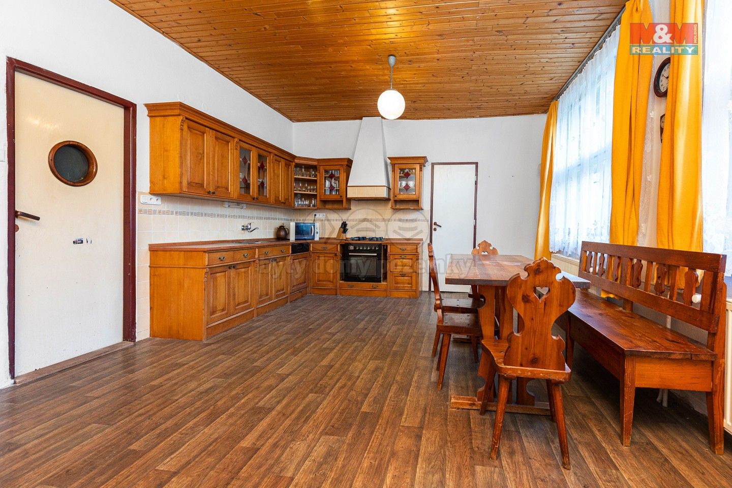 Prodej rodinný dům - Ledec, Choltice, 410 m²