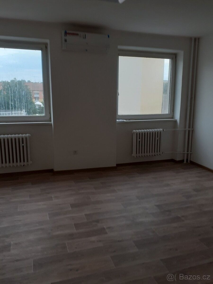 Pronájem byt 1+kk - Uherské Hradiště, 686 01, 30 m²