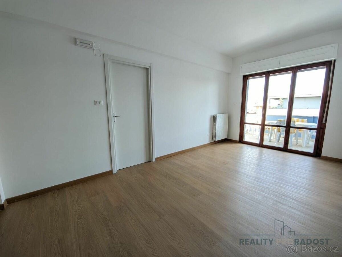 Prodej byt 3+1 - Zahraničí, 987 66, 64 m²