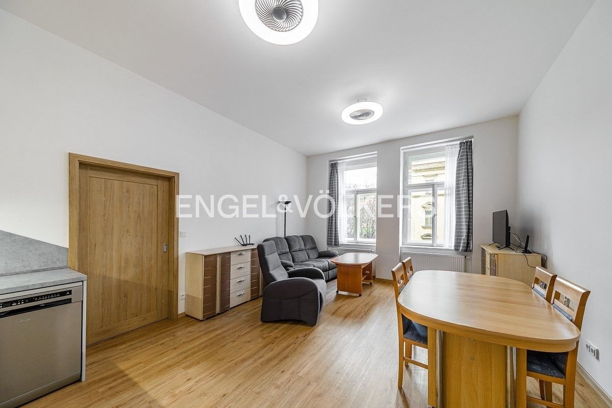 3+kk, Na Moráni, Praha, 74 m²