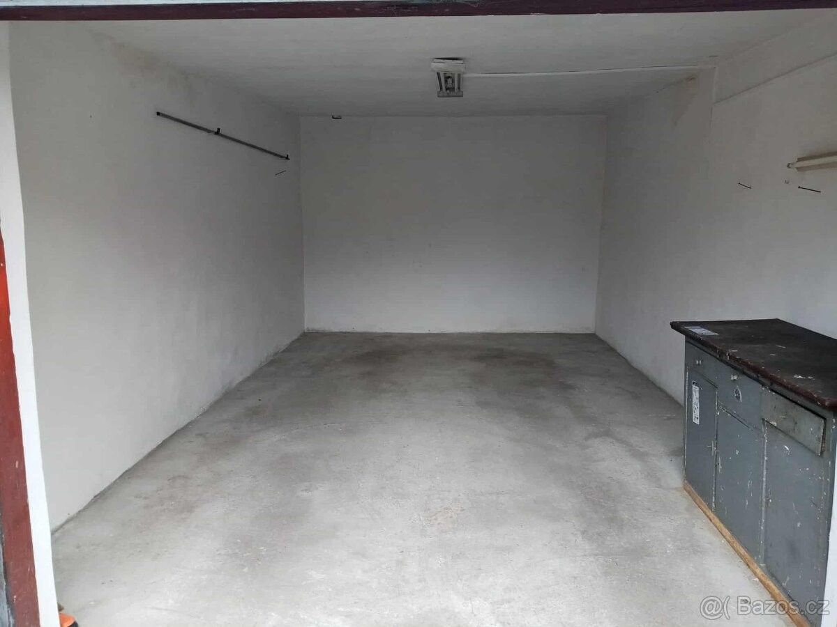 Garáže, Český Těšín, 737 01