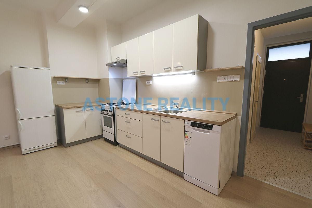 Pronájem byt 1+kk - Za Zelenou liškou, Praha, 45 m²