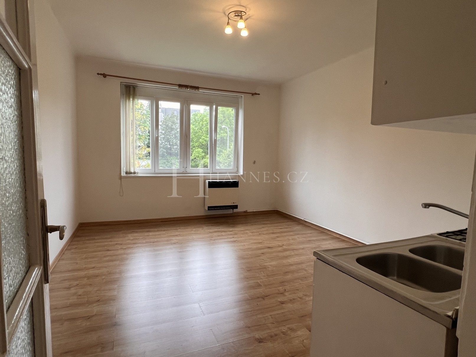 1+kk, Africká, Praha, 31 m²