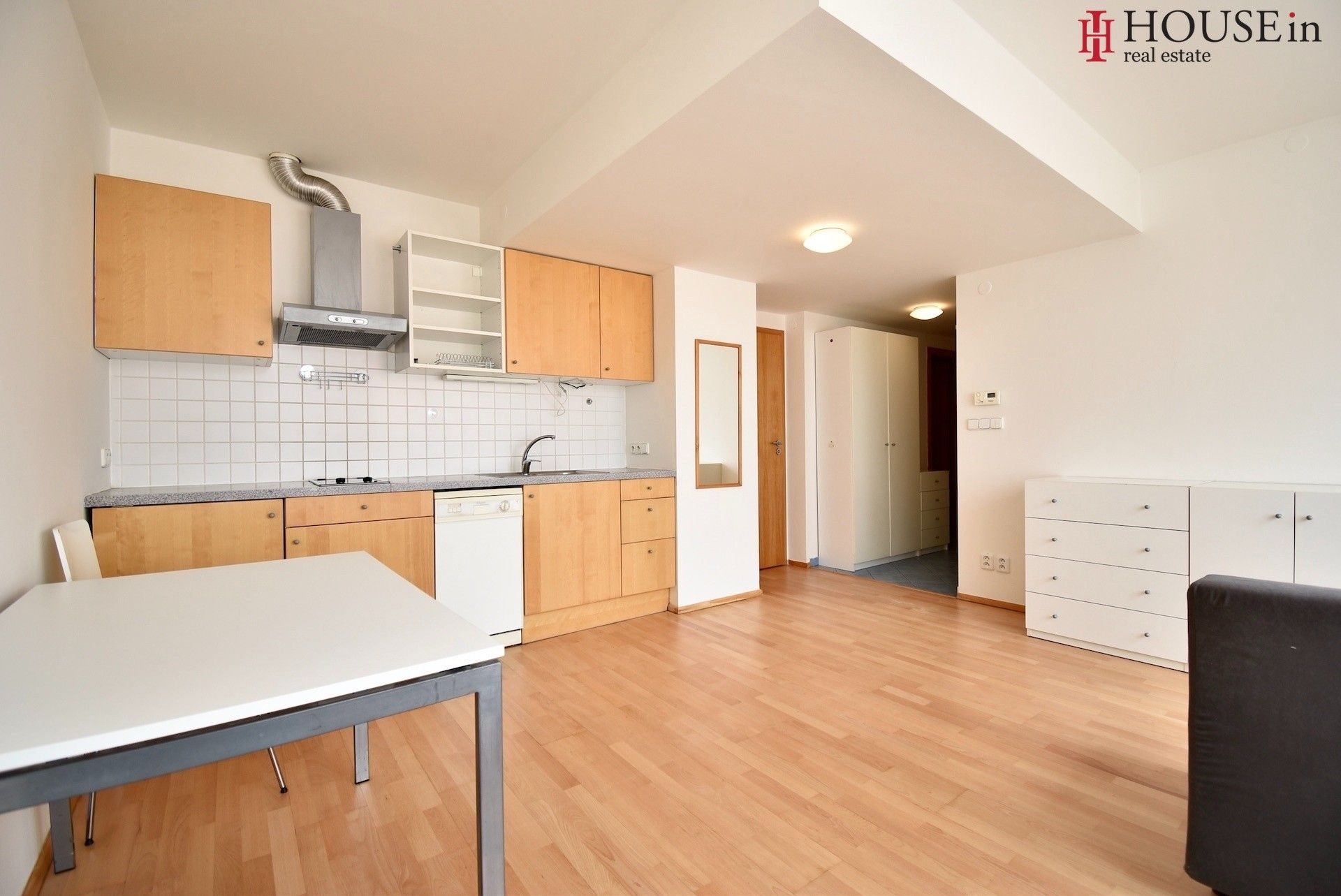 Pronájem byt 1+kk - Kamenická, Praha, 37 m²