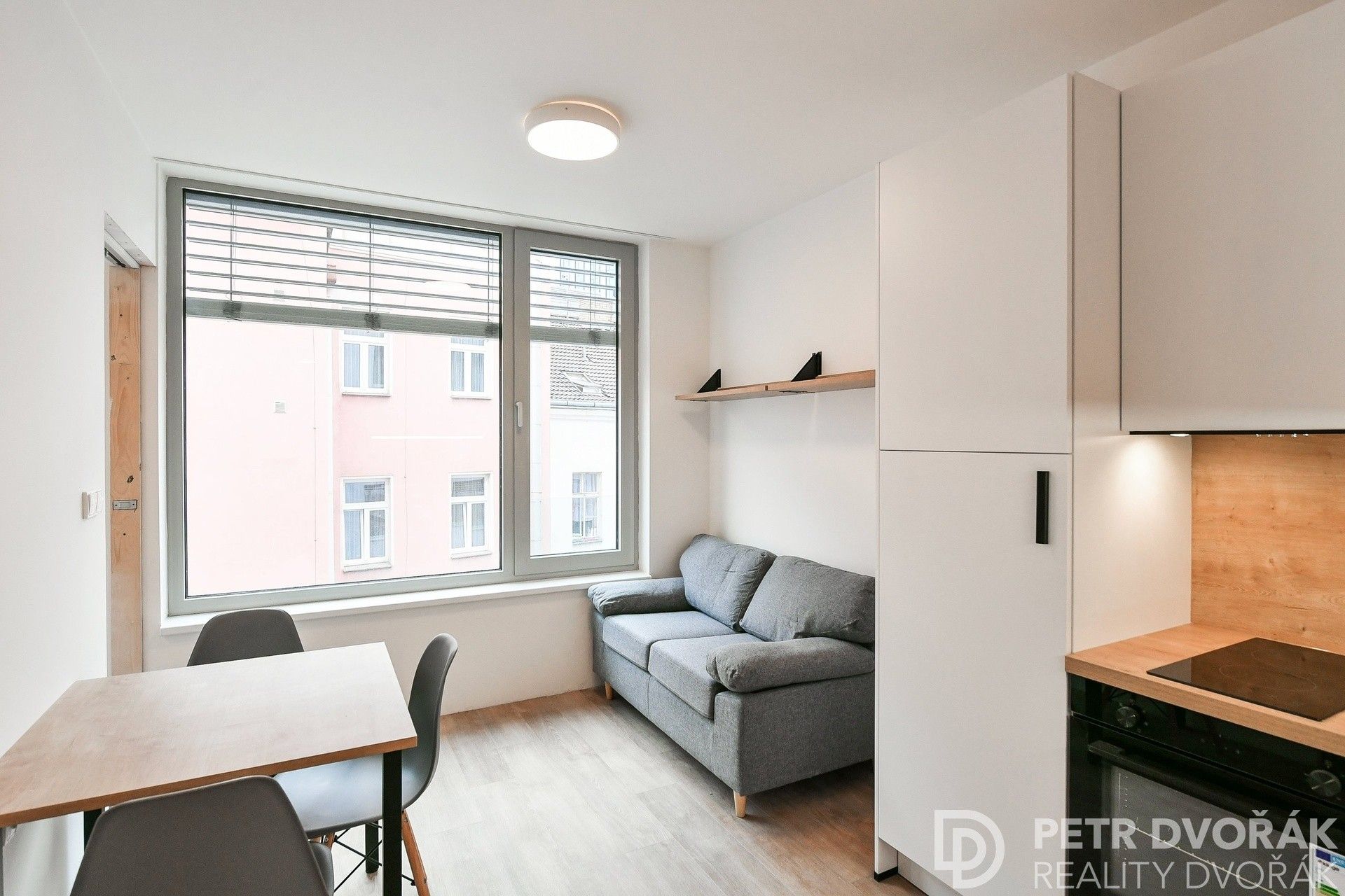 Pronájem byt 2+kk - Mozartova, Praha, 26 m²