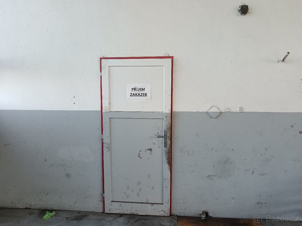 Garáže, Biskoupky, 664 91