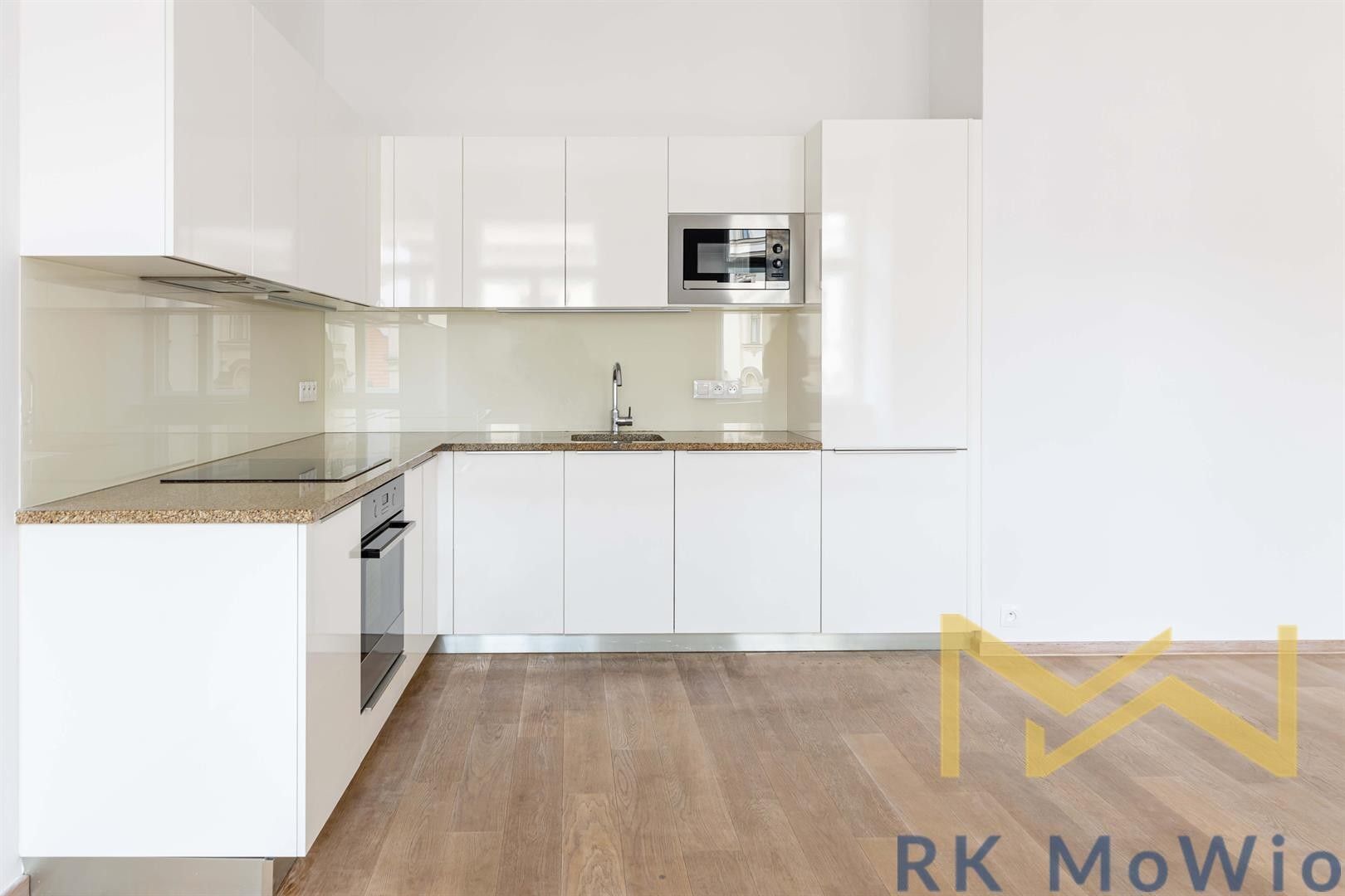 3+kk, Jungmannova, Praha, 100 m²