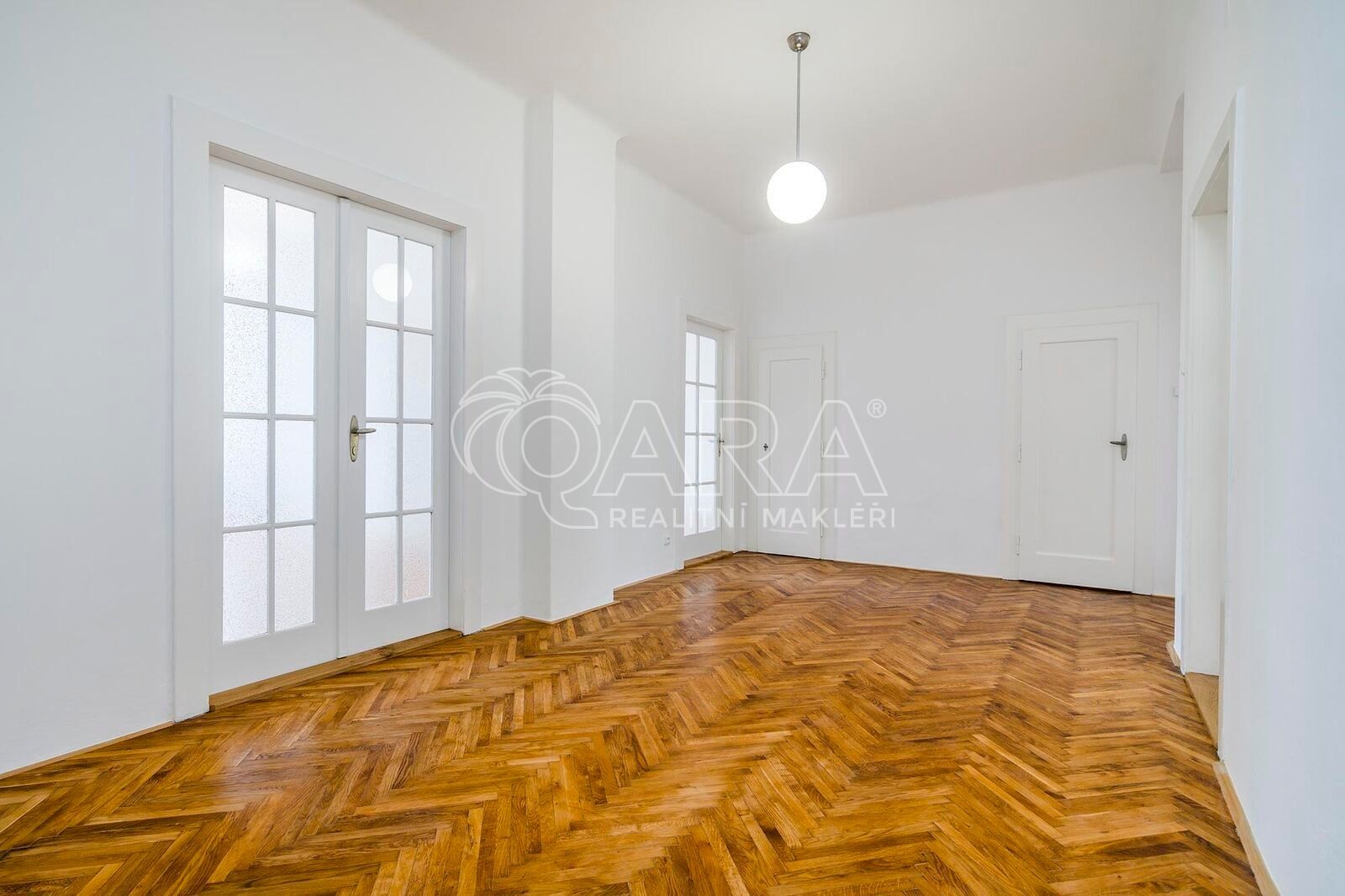 Pronájem kancelář - Korunní, Praha, 120 m²