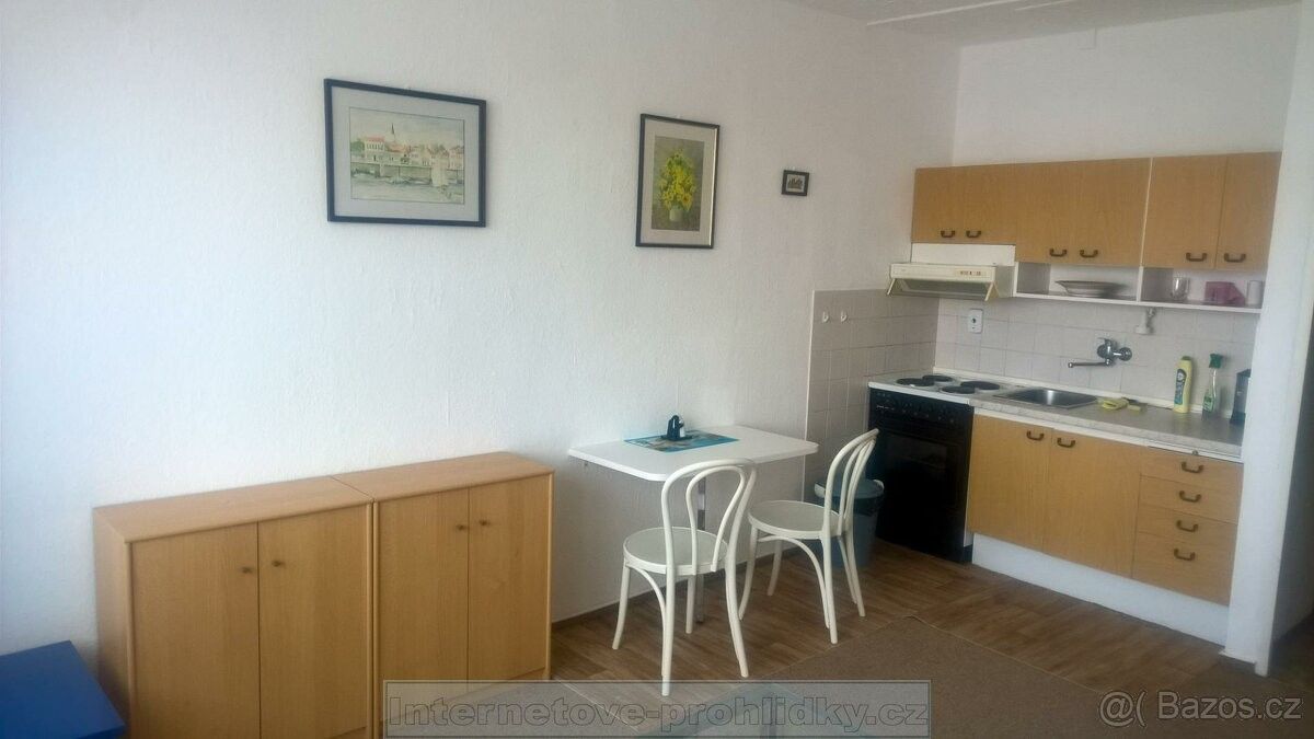 1+kk, Praha, 147 00, 42 m²