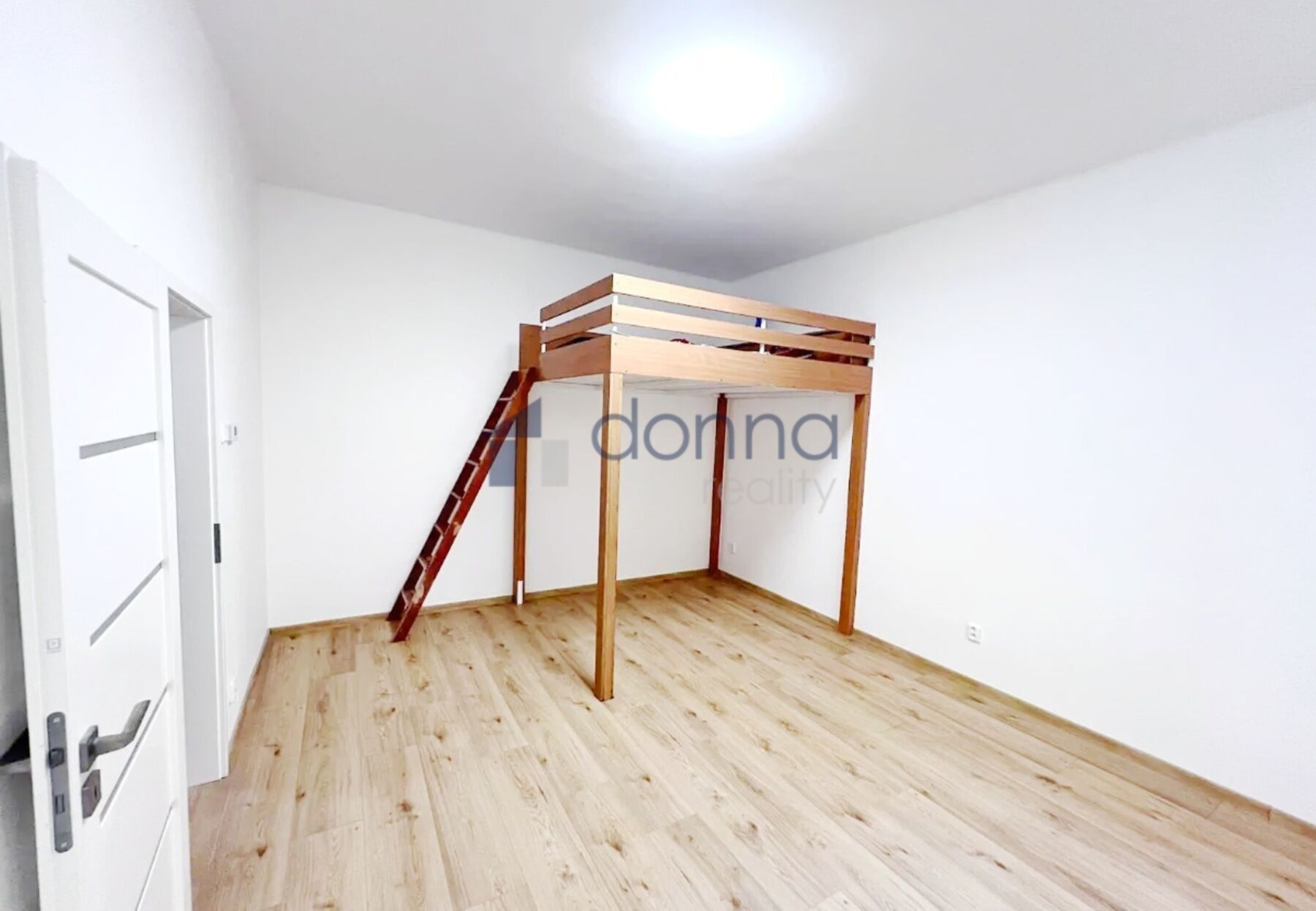 Pronájem byt 2+kk - Stupkova, Praha, 54 m²