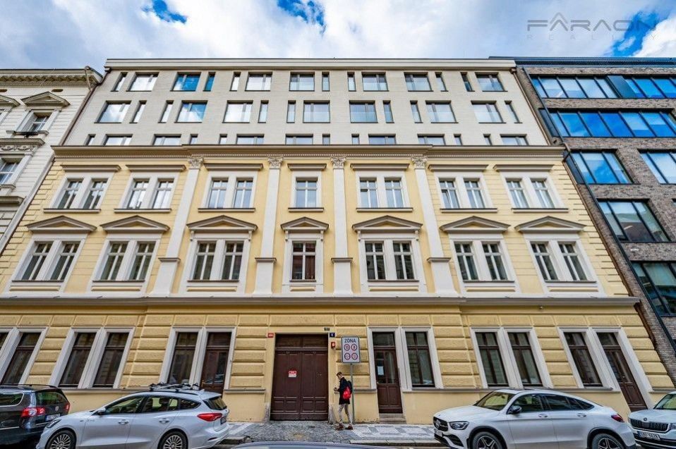 Garáže, Na Valentince, Praha, 16 m²