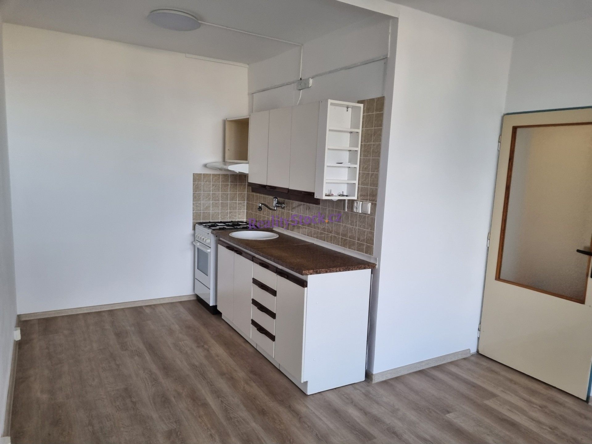 Pronájem byt 2+kk - Tetínská, Praha, 50 m²