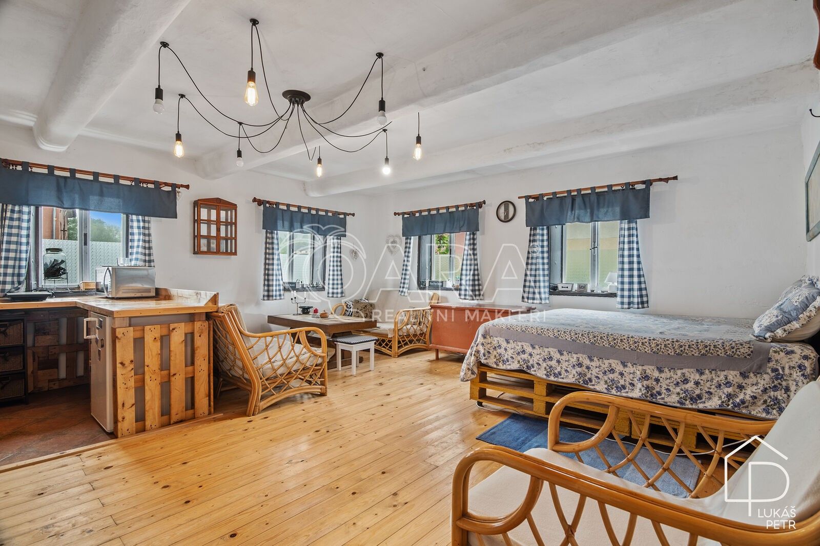 Chalupy, Křižíkova, Horní Police, 207 m²