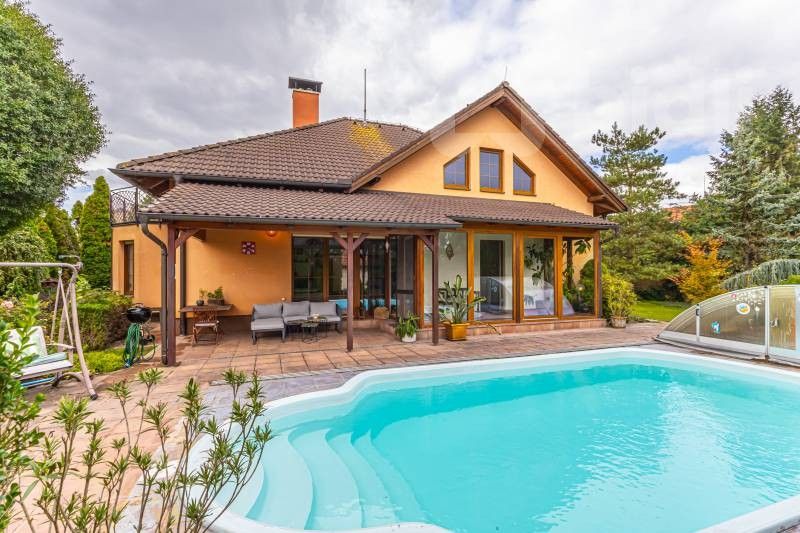 Rodinné domy, Pálavská, Suchohrdly, 200 m²