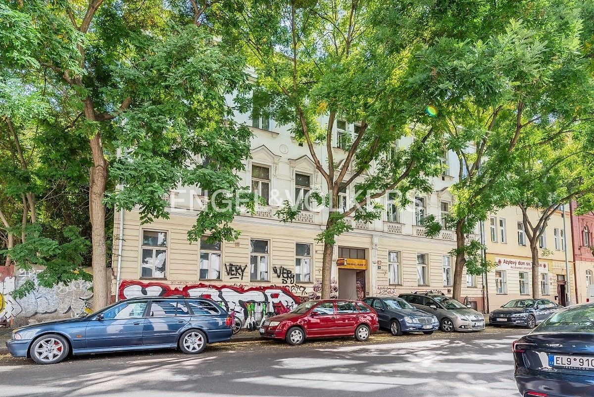 Sklady, Pernerova, Praha, 133 m²