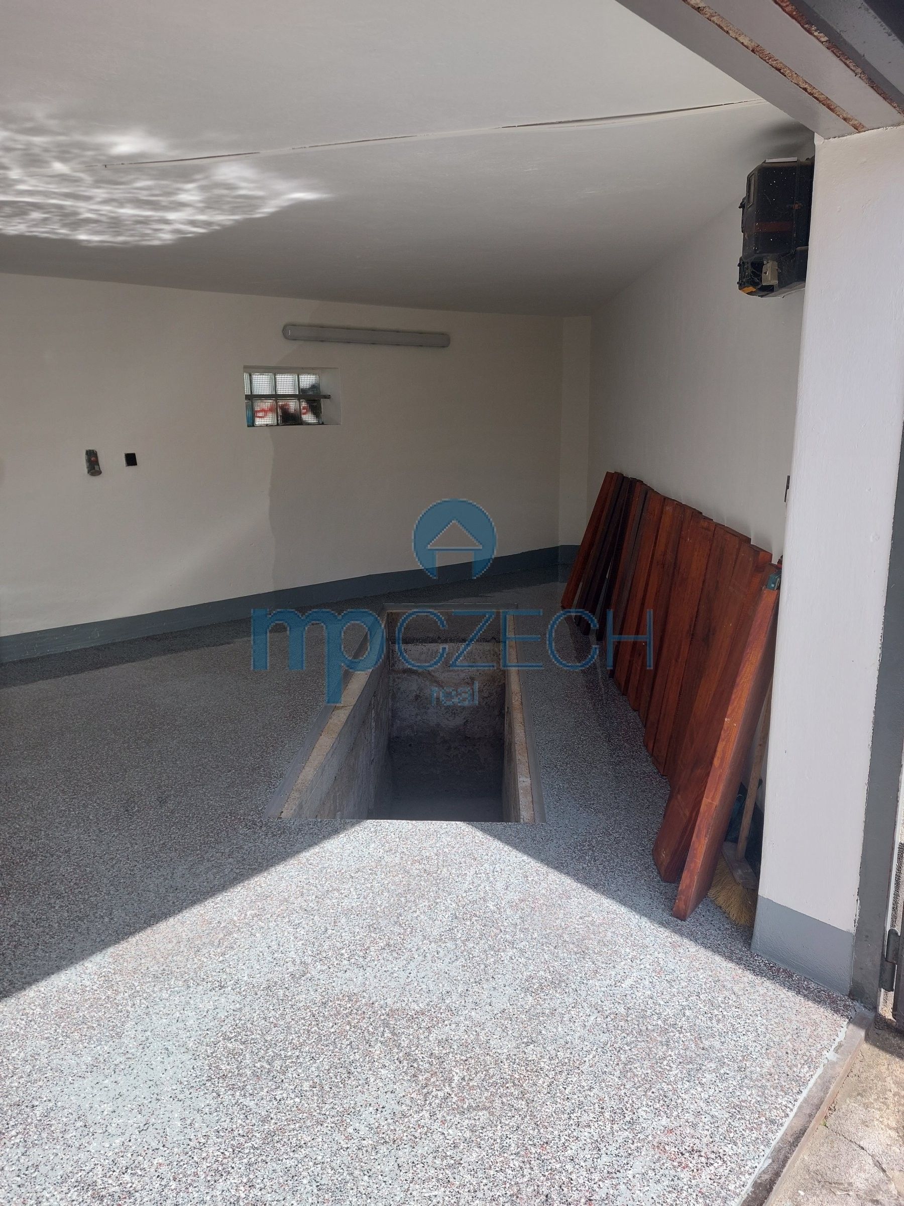 Garáže, Švehlova, Šlapanice, 34 m²