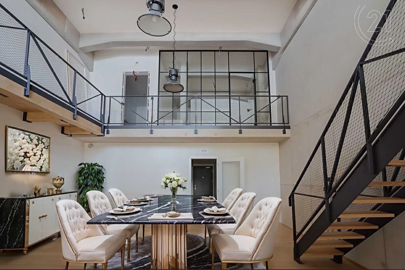 4+kk, Kolbenova, Praha, 176 m²