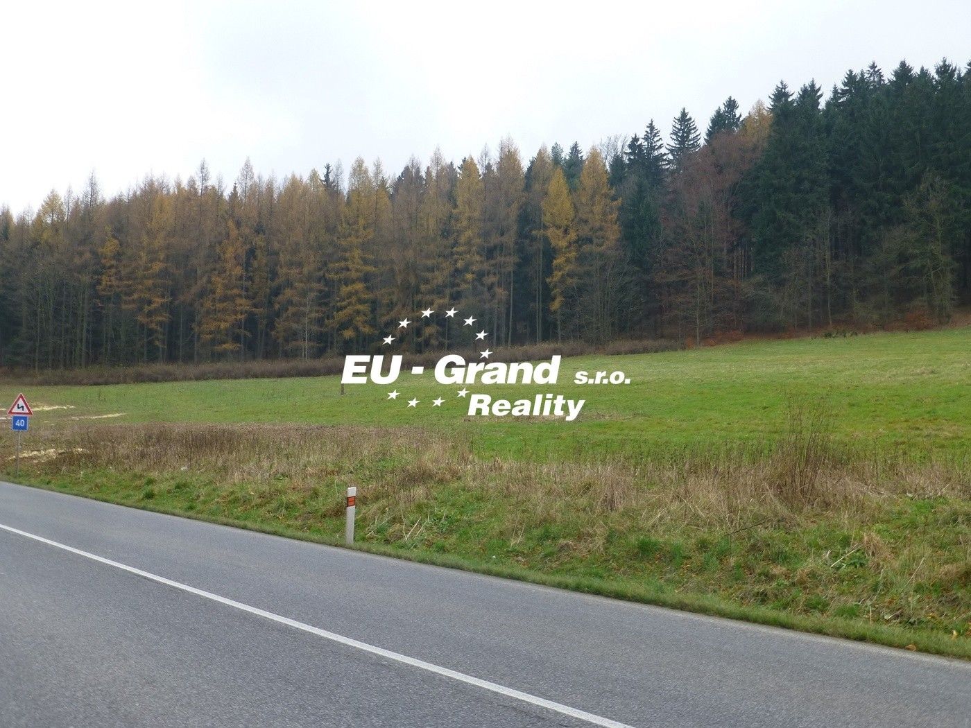 Prodej komerční pozemek - Dolní Podluží