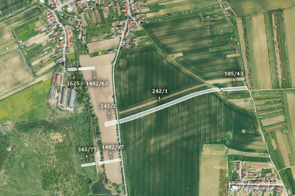 Prodej zemědělský pozemek - Moravany u Kyjova, 696 50, 12 716 m²