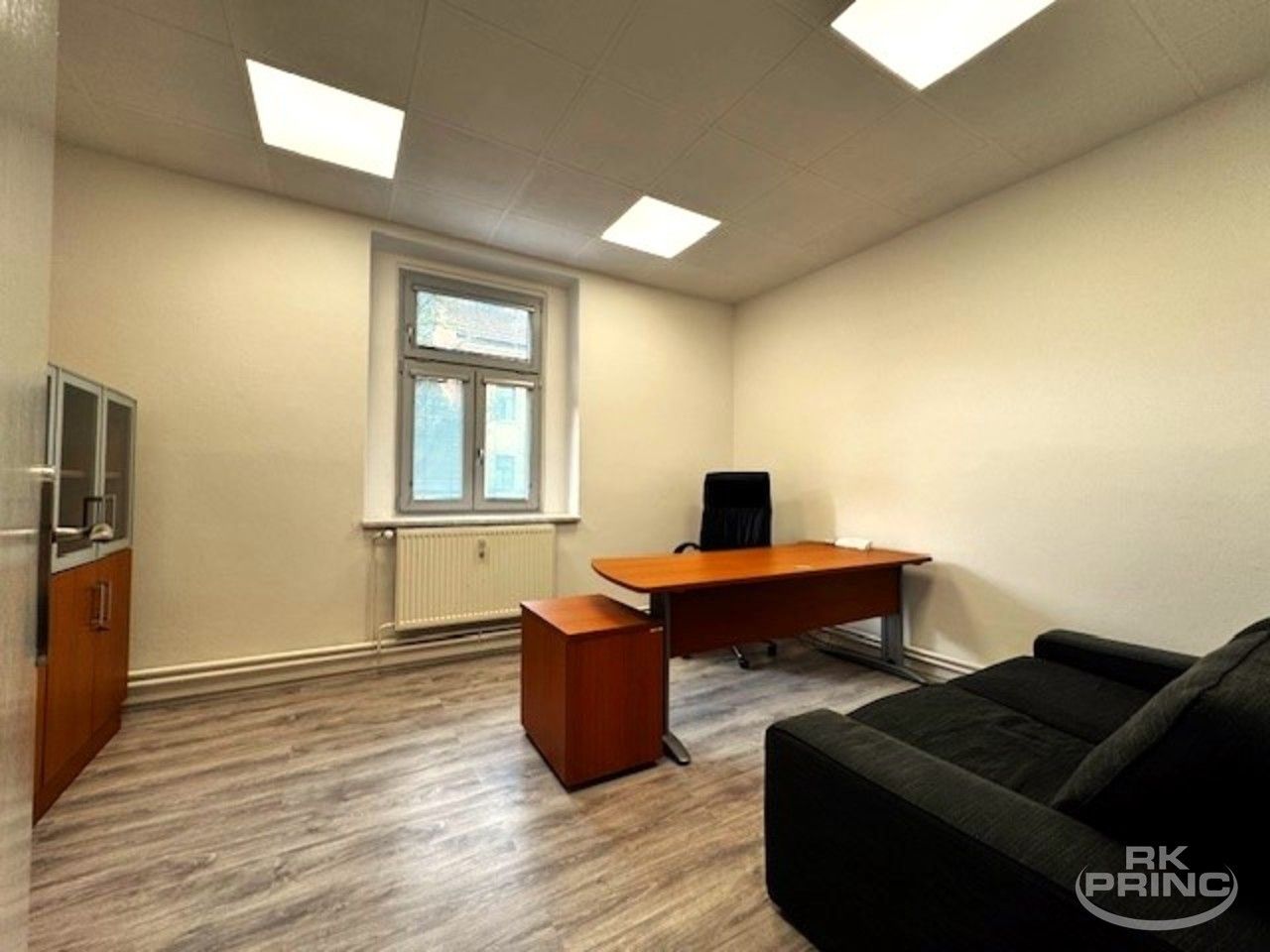 Pronájem kancelář - Hanusova, Praha, 34 m²