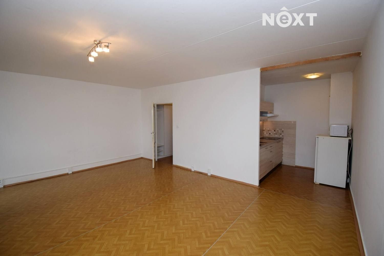 Pronájem byt 1+kk - Družicová, Praha, 39 m²