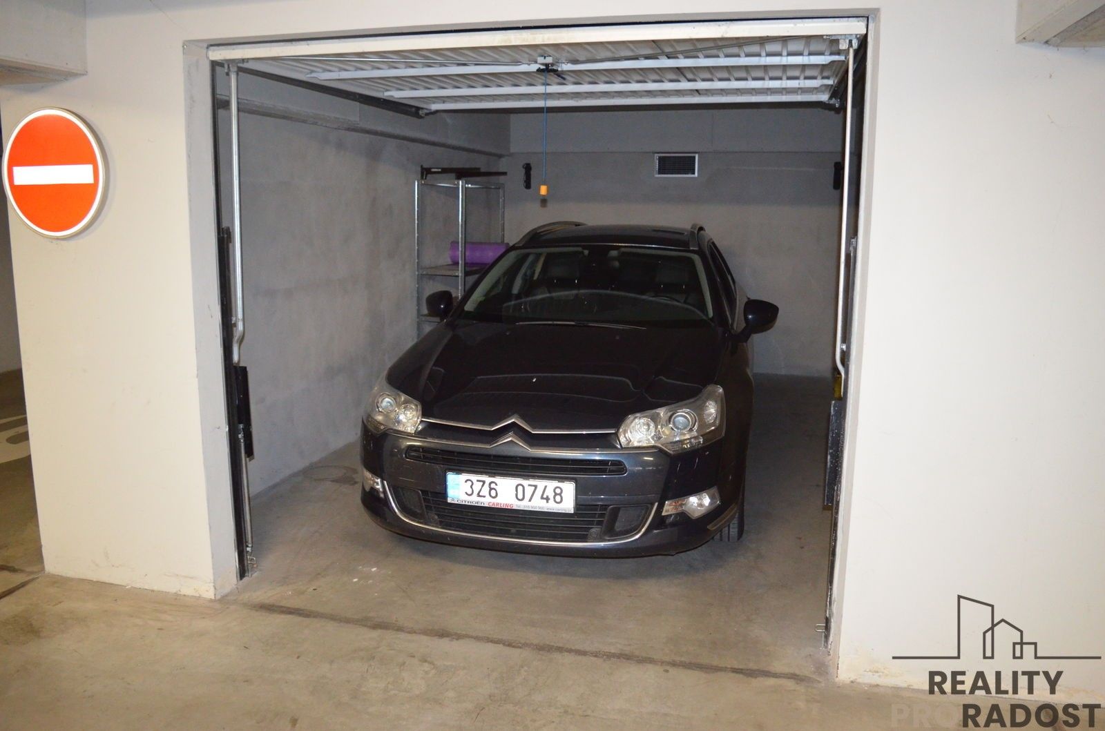 Garáže, Zderadova, Brno, 20 m²