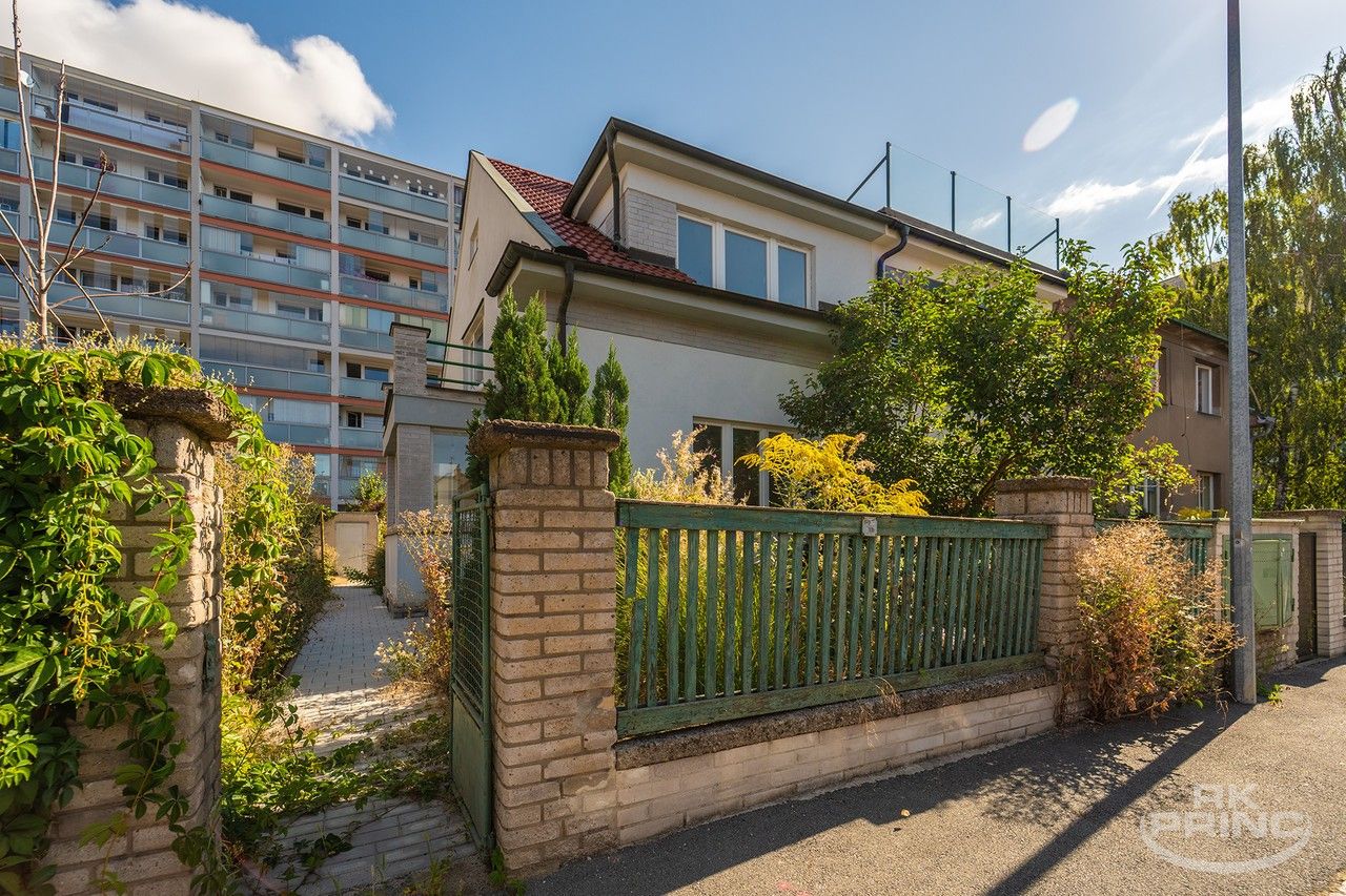 Rodinné domy, Hlavenecká, Praha, 180 m²