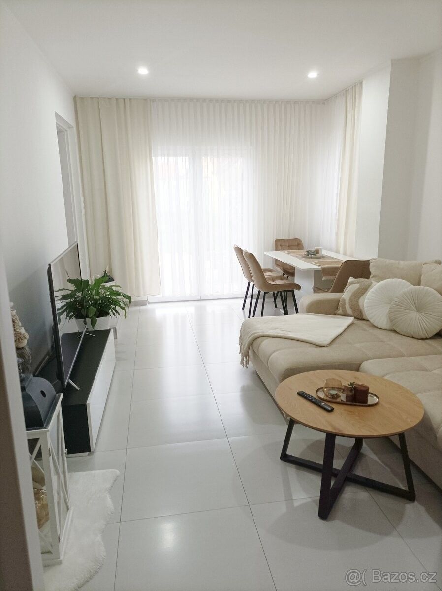 Rodinné domy, Břeclav, 690 03