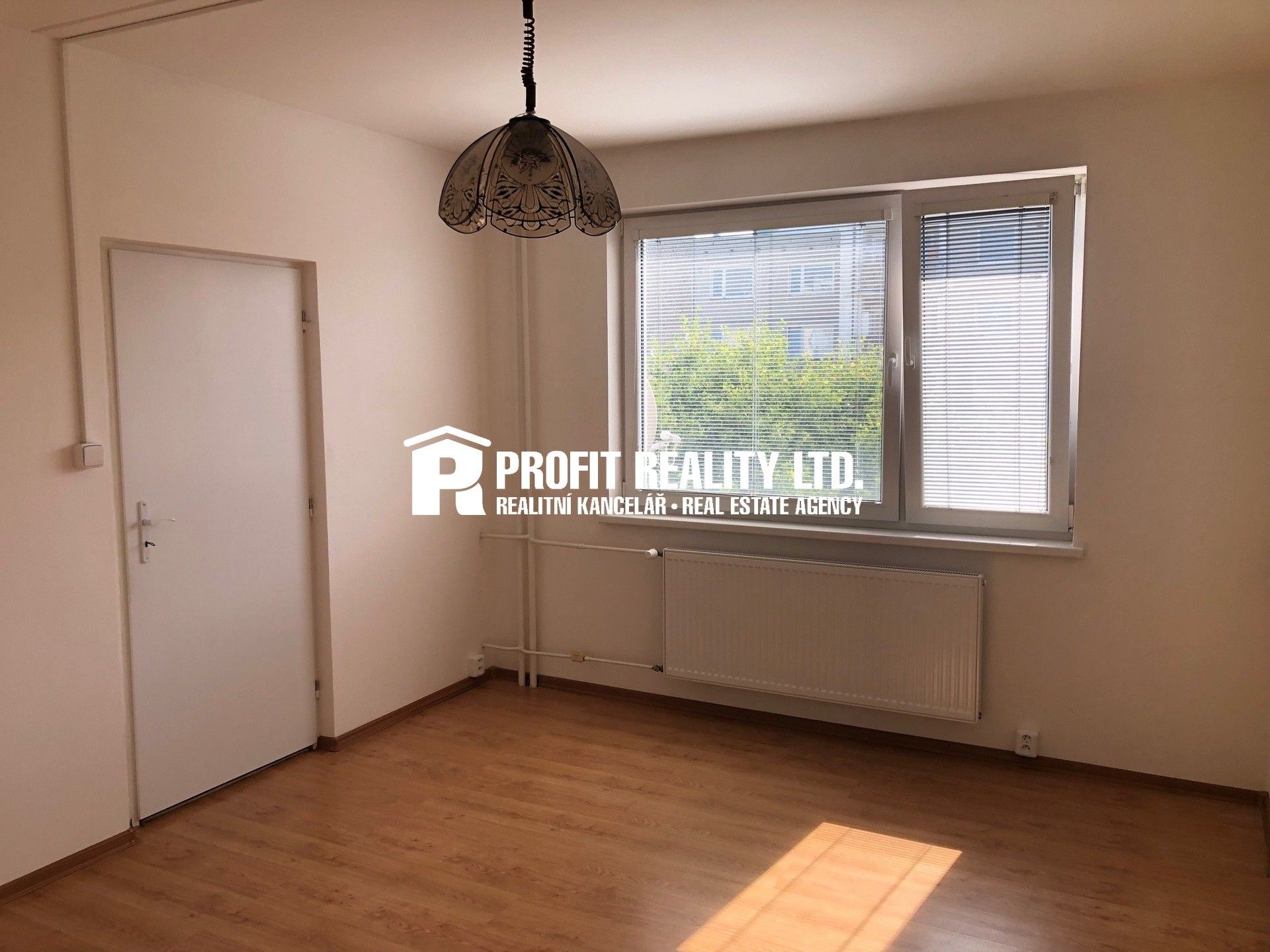 Pronájem byt 1+1 - Mirotická, Praha, 40 m²